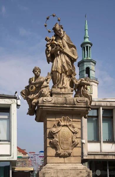 Άγαλμα Του Αγίου Ιωάννη Nepomucene Στην Πλατεία Της Παλιάς Αγοράς — Φωτογραφία Αρχείου