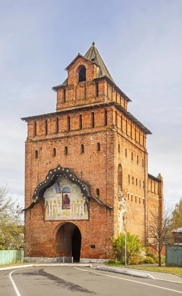 Kolomna 'daki Pyatnitsky Kremlin Kapısı. Rusya