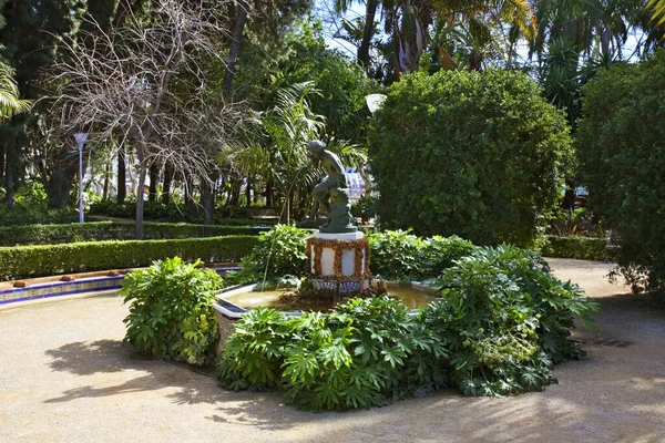 マラガの中央公園で噴水 スペイン — ストック写真