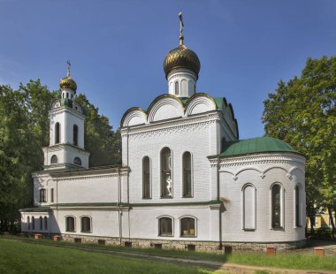 Konakovo yakınlarındaki Karacharovo 'daki Peter ve Paul Kilisesi. Rusya