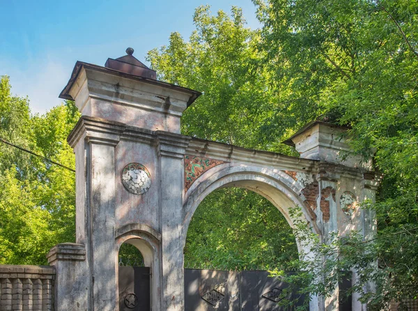 Oude Poort Van Faience Fabriek Konakovo Rusland — Stockfoto