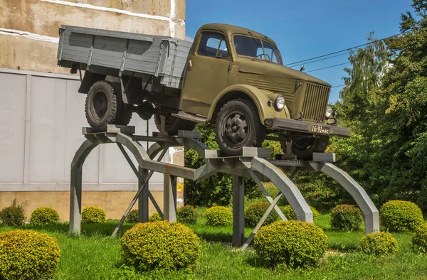 Truck Pomnik Przed Hutą Konstrukcji Stalowych Konakowie Rosja — Zdjęcie stockowe