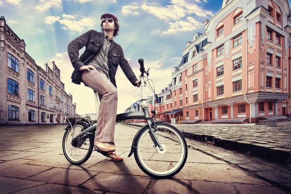 市骑自行车的人 — 图库照片