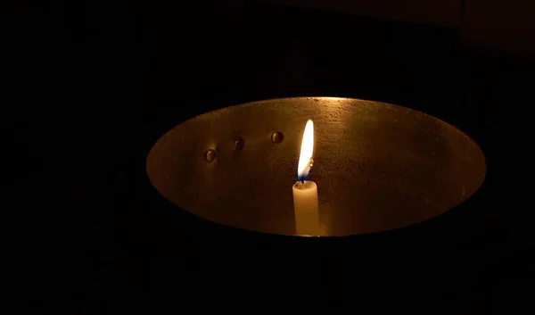 Kerzenlicht Einem Dunklen Raum Schwarzer Hintergrund — Stockfoto