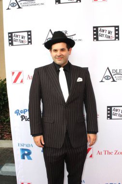 Beverly Hills, CA - 11 Mart 2023: Memleketi Leytenville hakkında yazmaya karar veren yanmış bir araba satıcısı hakkında kısa bir film olan 