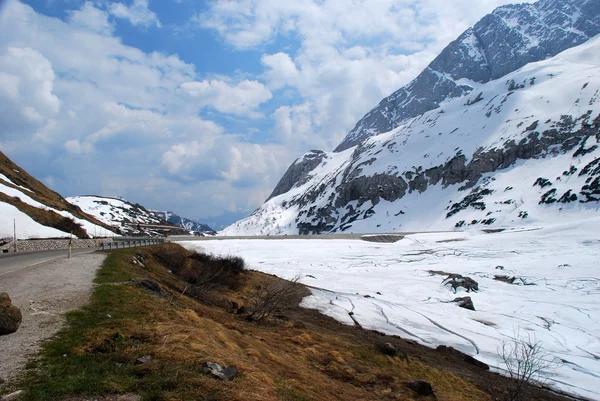 Spring Thaw and Snow at the Italian Dolomites — Stock Photo, Image