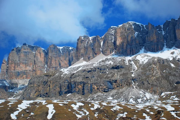 Kontrasztos hegyi szikla passo di sella, az olasz dolomi — Stock Fotó