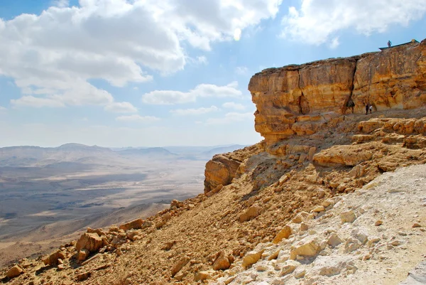 Nuages sur le cratère Ramon de Makhtesh — Photo