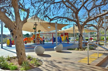çağdaş açık playgroud, kfar saba, İsrail