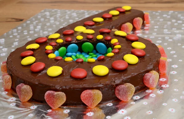 Un pastel de cumpleaños con forma de número seis — Foto de Stock