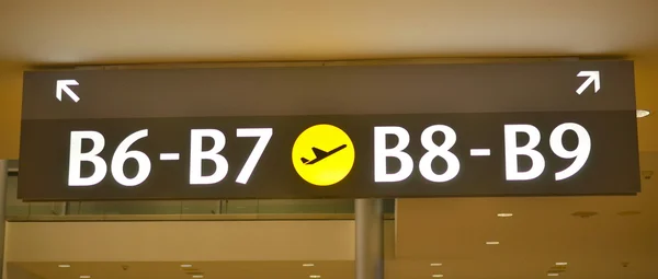 Airport gate sign — Stock Photo, Image