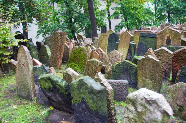 Il vecchio cimitero ebraico di Praga — Foto Stock