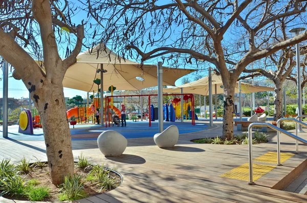 çağdaş açık playgroud, kfar saba, İsrail