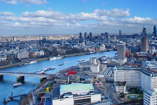 Waterloo bridge på Themsen — Stockfoto