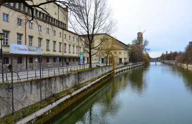 Isar Nehri ve deutsches museum, Münih, Almanya