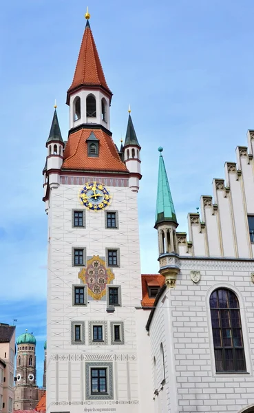 Мюнхенская башня с часами — стоковое фото