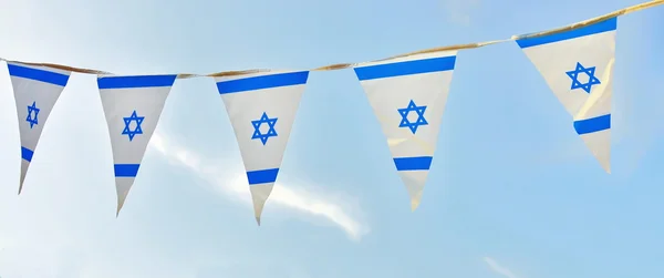 Israël vlag keten op Independence Day — Stockfoto