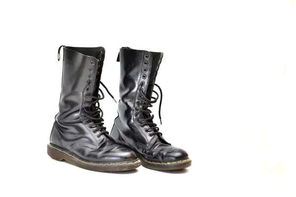 Střední-tele 14 očka černé šněrovací boty — Stock fotografie