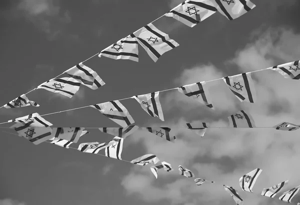 Israel Flag chain on Independence Day (black and white) — Stock Photo, Image