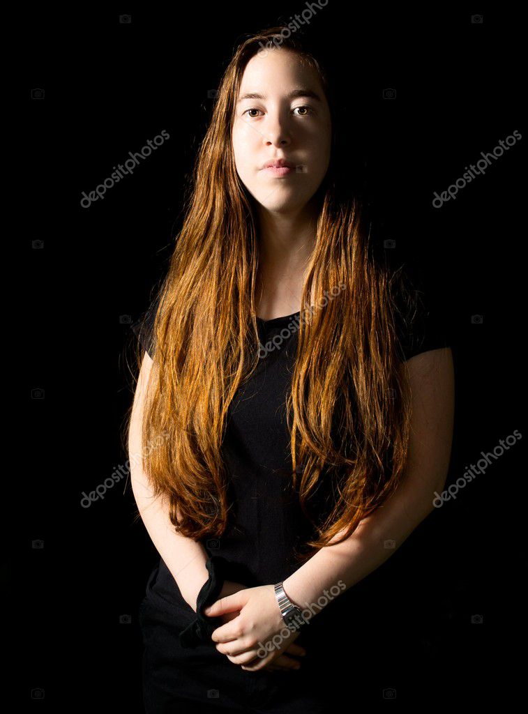 damatic low-key portret van een jonge vrouw — Stockfoto © dnaveh ... damatic low-key portret van een jonge vrouw — Stockfoto © dnaveh ...