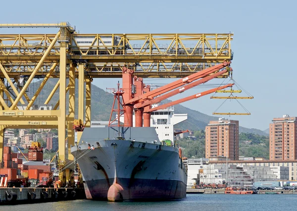 Cargo ship — Stock Photo, Image