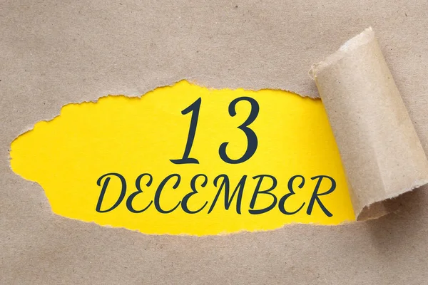 Grudnia Dzień Miesiąca Data Kalendarzowa Dziura Papierze Oderwanymi Brzegami Żółte — Zdjęcie stockowe