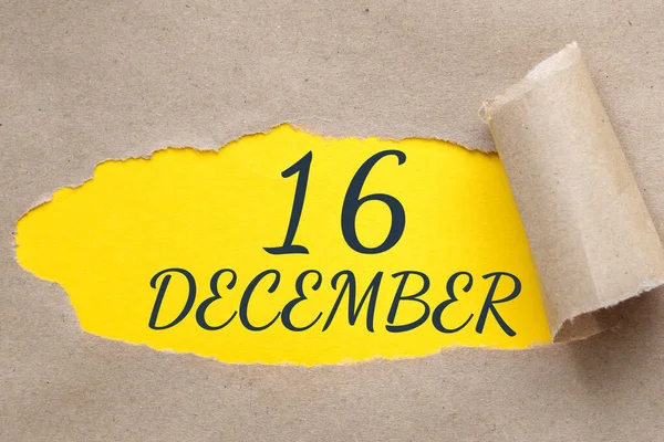Grudnia Dzień Miesiąca Data Kalendarzowa Dziura Papierze Oderwanymi Brzegami Żółte — Zdjęcie stockowe