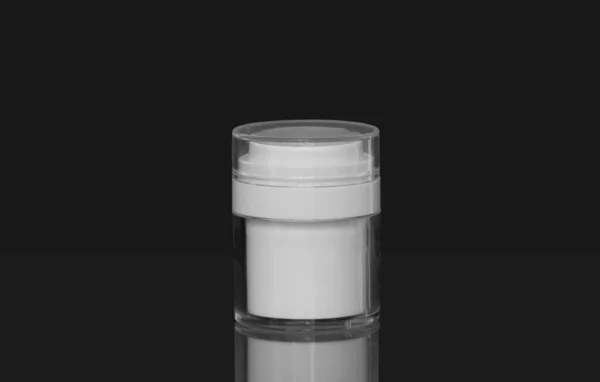 White Plastic Jar Packaging Cosmetics Black Isolated Background Reflection Close — Stock Photo, Image