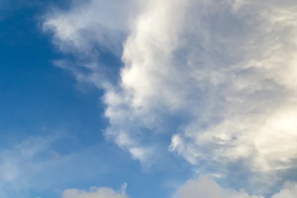 Blue sky background with tiny clouds — Stock Photo, Image