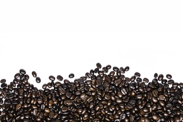 Rand av kaffebönor isolerade kopia utrymme — Stockfoto