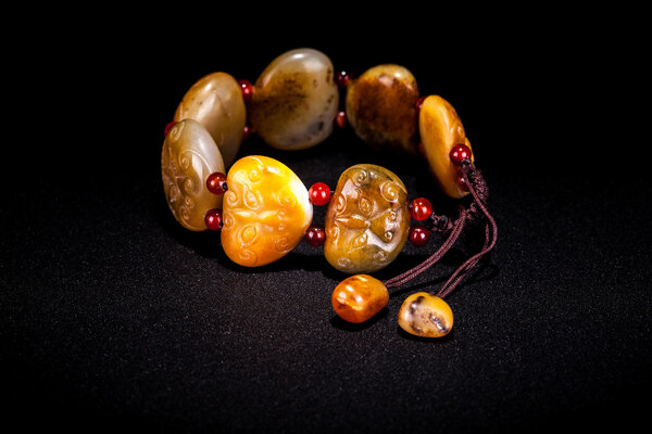 Нефритовый браслет
