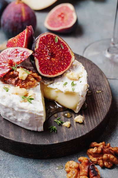Baked Camembert Cheese Figs Thyme Nuts Honey Close — Stock Photo, Image