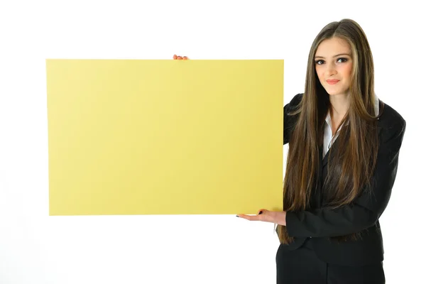 Affärskvinna som innehar en tom gul styrelse — Stockfoto