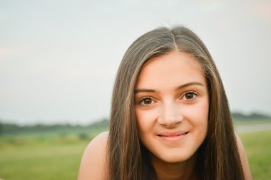 mutlu bir kadın sağlıklı bir yaşam tarzı zevk