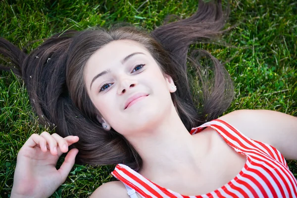 Mutlu kadın dinleniyor.