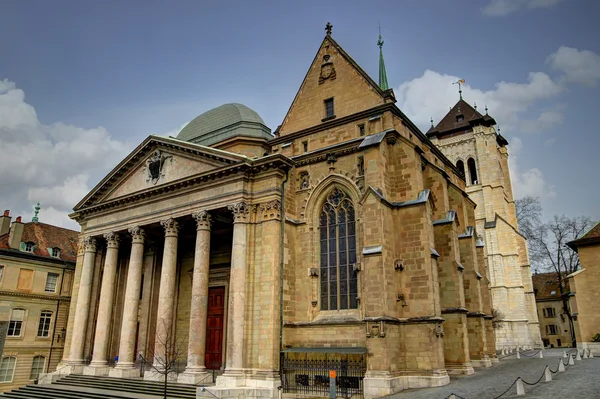 La cathédrale Saint-Pierre et la chapelle des Maccabées — Photo