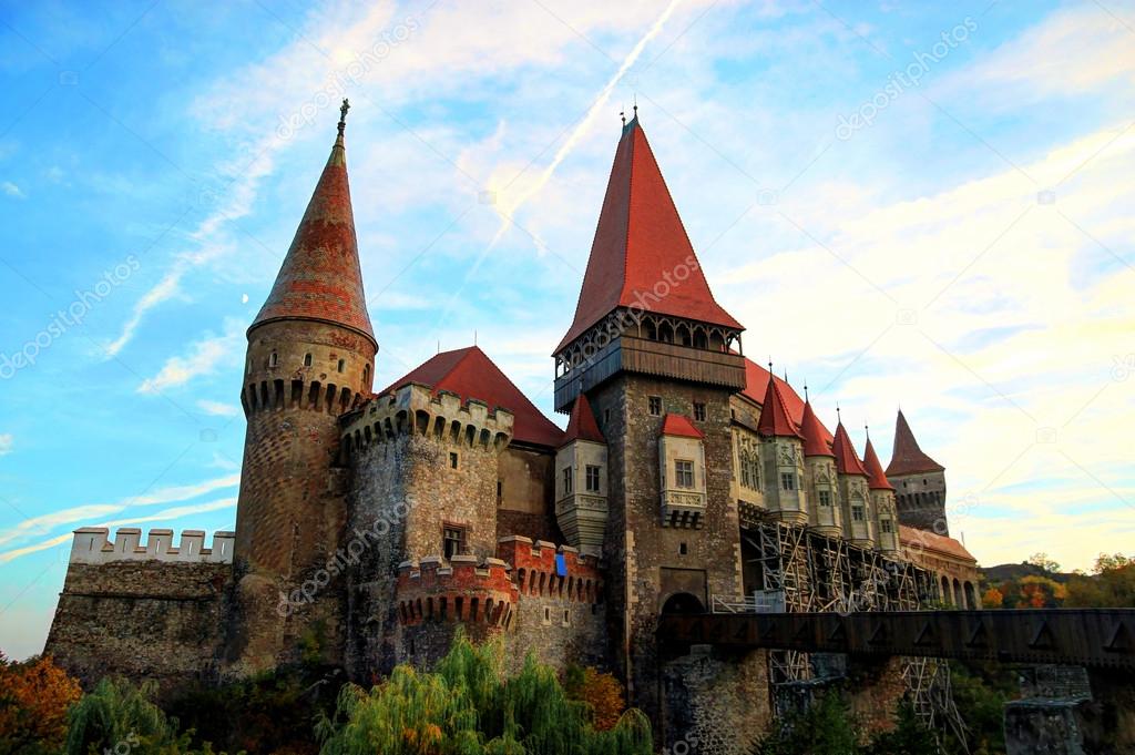 Corvinesti Castle, Romania