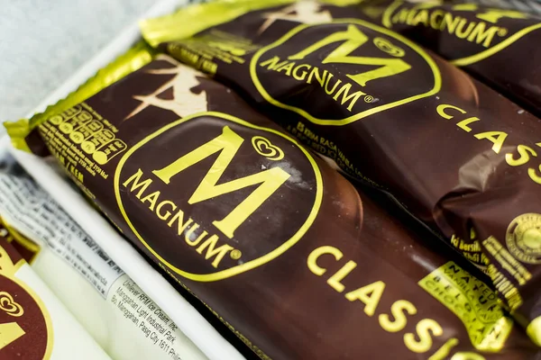 Мороженое Magnum Вкусом Классики Продажи Магазине Супермаркете — стоковое фото