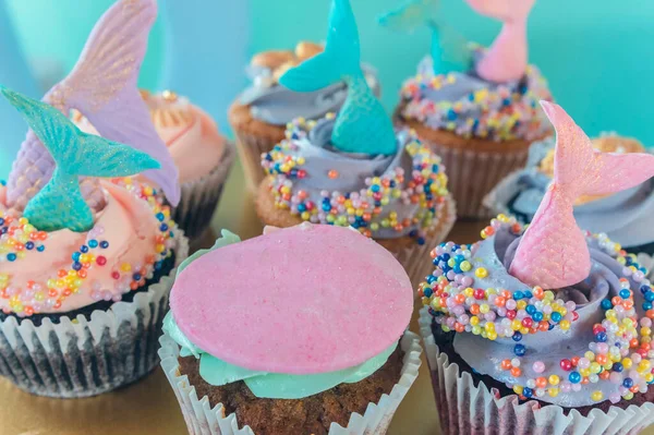 Cupcakes Colorés Sur Thème Sous Marin Pour Baptême Baptême Fête Images De Stock Libres De Droits