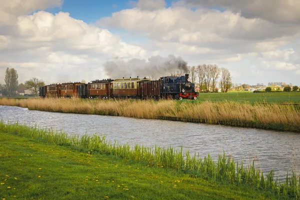 Erfgoed spoorweg hoorn-medemblik in Nederland — Stockfoto