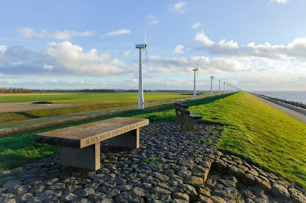 De plek om te verblijven op het ijsselmeer dam, Nederland — Stockfoto