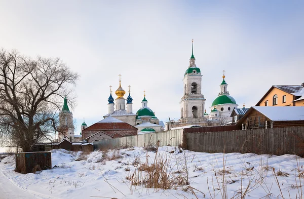 Pohled na klášter svatého Jakuba Spasitele v rostov veliký, Rusko — Stock fotografie