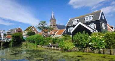 güneşli bir yaz günü, Hollanda marken adasının Merkezi
