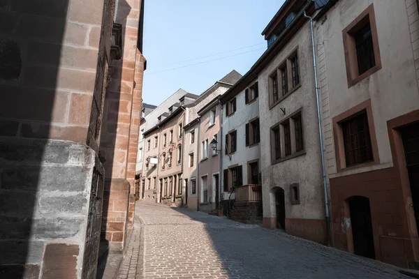 Narrow Cobbled Street Houses Built Close Each Other — Stock Photo, Image