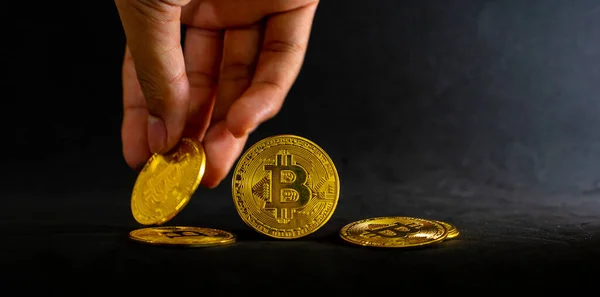 Hand Hold Golden Bitcoin Bitcoin Black Background Online Shopping Crypto — Foto de Stock