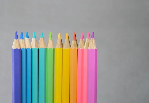 Pancils Color Con Fondo Gris Grupo Lápices Colores Colocados Línea — Foto de Stock
