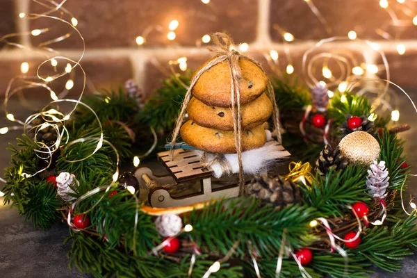 Sušenky Čokoládou Vánočním Věnci Pozadí Věnce — Stock fotografie