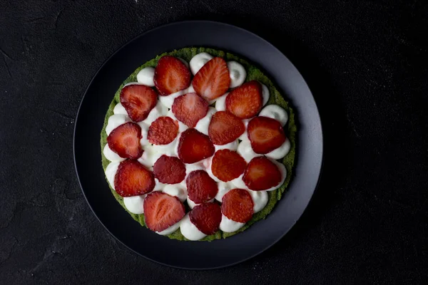 Préparation Gâteau Vert Aux Épinards Aux Fraises — Photo