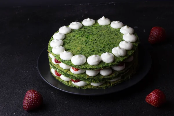Поэтапное Приготовление Зеленого Торта Шпината Клубники Шаг — стоковое фото