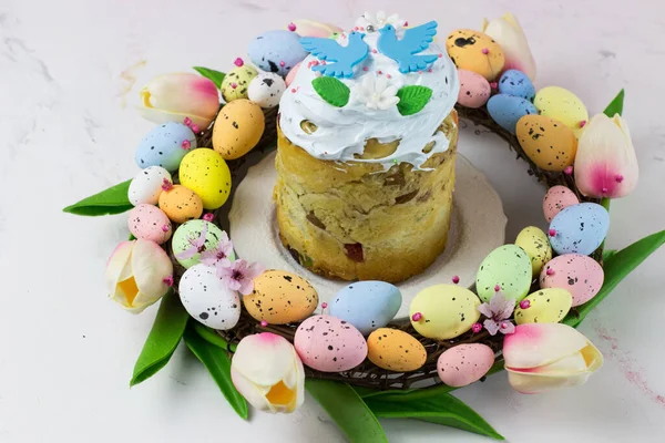 Velikonoční Přání Kulich Cukrovou Polevou Vějíři Tulipánů Vajec Marshmallow Pomazánka Royalty Free Stock Obrázky